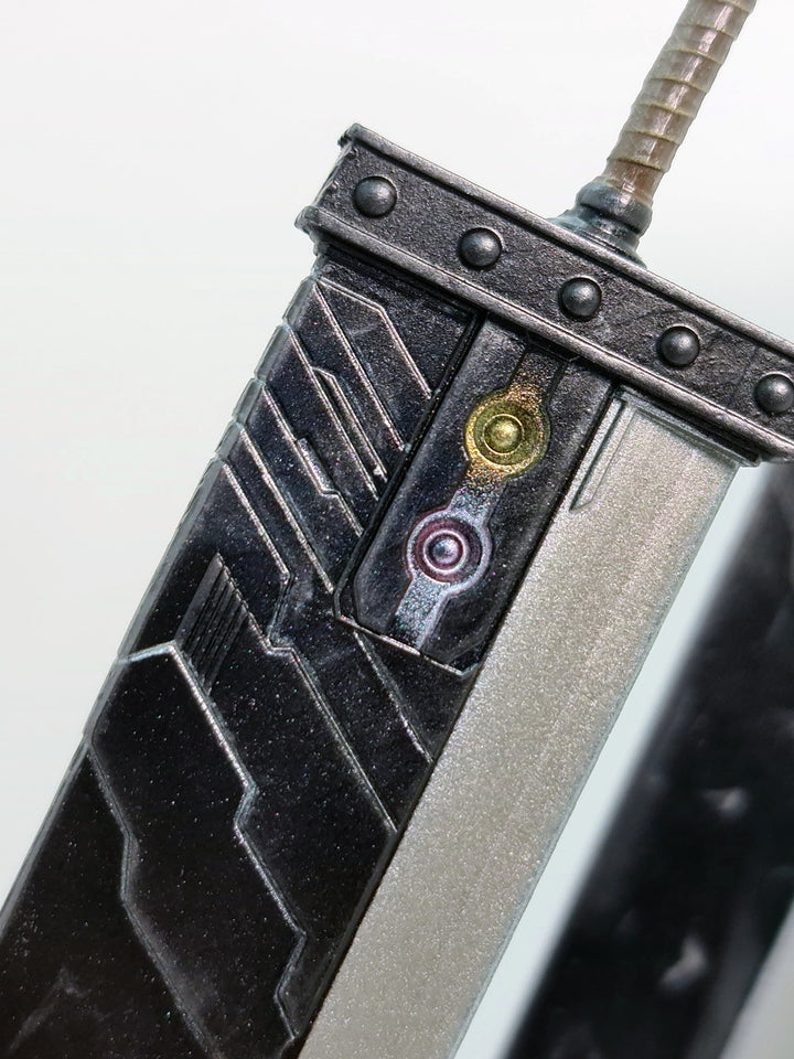 ¡La legendaria Buster Sword de Cloud ahora en tus manos!