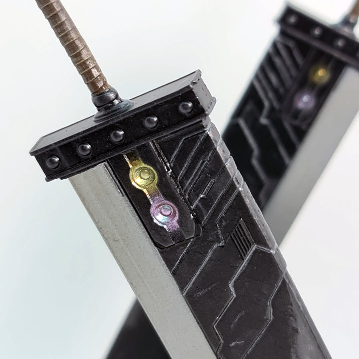 ¡La legendaria Buster Sword de Cloud ahora en tus manos!