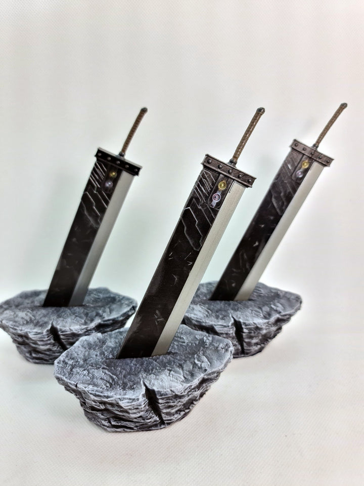 ¡La legendaria Buster Sword de Cloud ahora en tus manos!