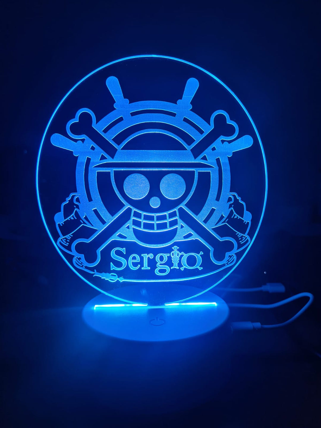 ¡Misterio y Aventura: Ilumina tu Espacio con Nuestra Lámpara LED de la Calavera de One Piece, ¡Personalizada con tu Nombre!